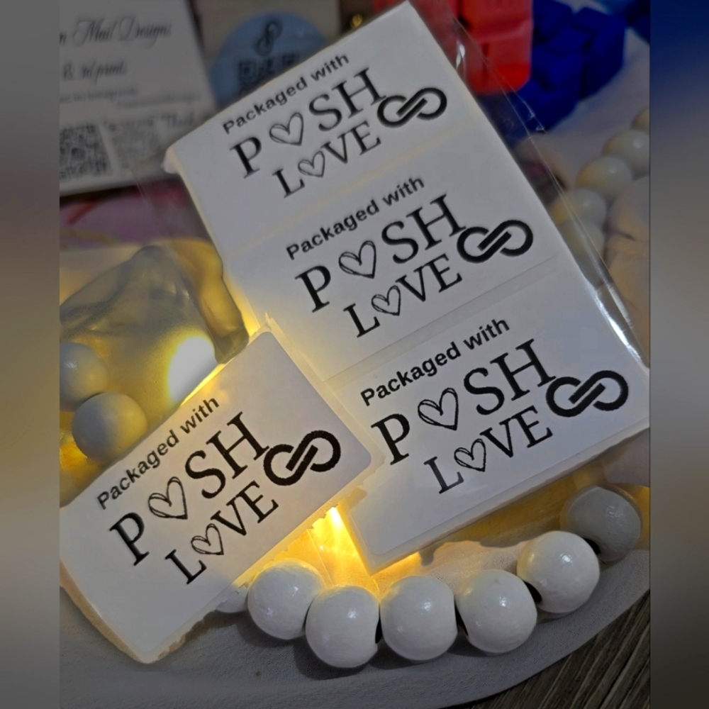 🦋 Set Of 2 Masks And 50 Posh Love Stickers - Picture 2 of 2